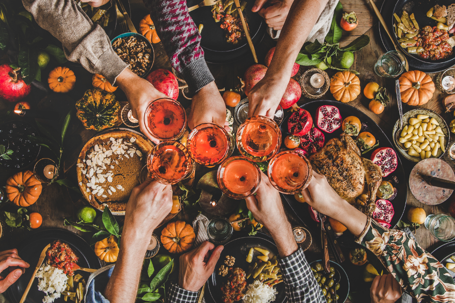 Célébrer l’Action de Grâce autrement avec un Friendsgiving